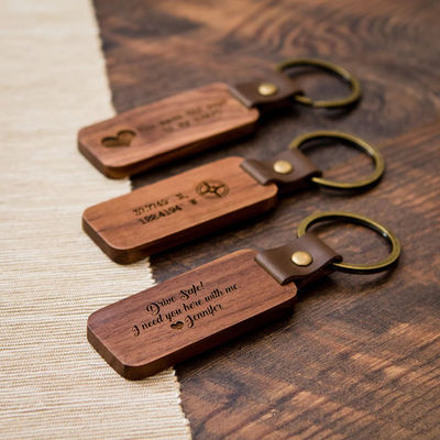 注文の家車のオフィス4.5 x 1inのためのギフトによって木Keychainの刻まれるクルミ