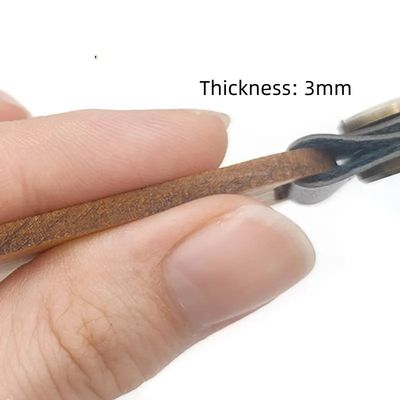 カスタマイズされたひし形木のKeychain 14gはWatelの刻まれたクルミを個人化した