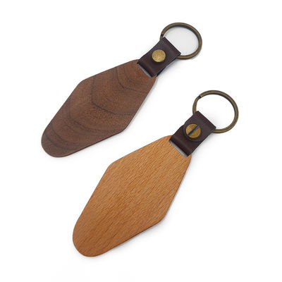 カスタマイズされたひし形木のKeychain 14gはWatelの刻まれたクルミを個人化した