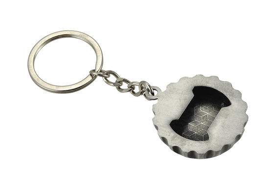 マット銃のビンの王冠Keychainは個人化された栓抜きKeychainにアイロンをかける